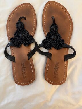 Mystique Boutique Black Beaded Toe-Loop Sandals with Brown Footbed